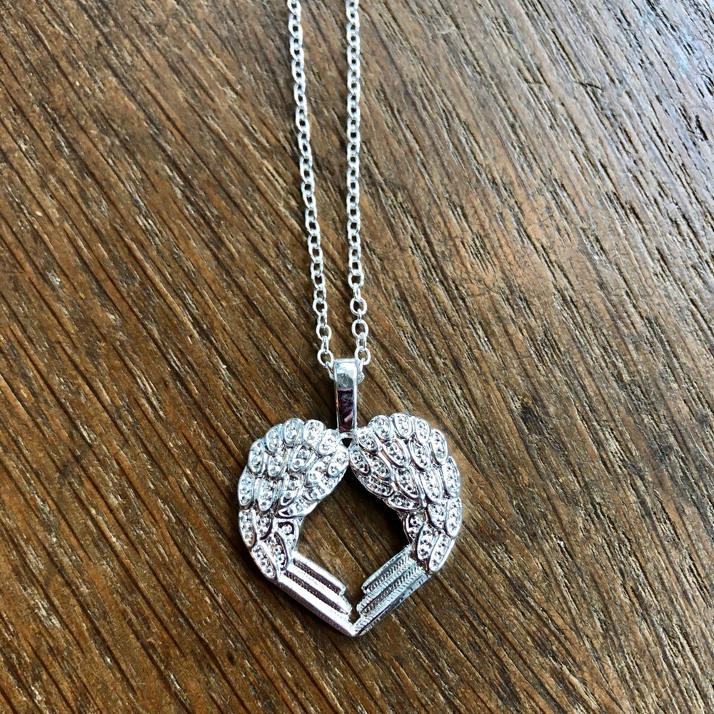 925 silver plated angel wing/heart necklace NWOT